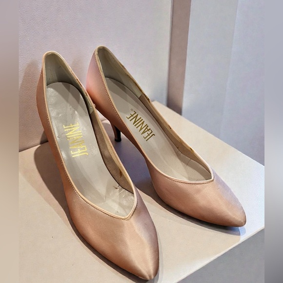 Jeanine Light Pink Satin Kitten Heels almond toe shoes -8.5 womens - Picture 2 of 8